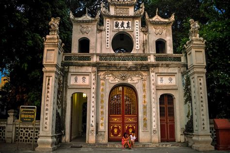 Quan Thanh Temple: An Intriguing Oasis of Serenity and Cultural Richness in Hanoi!