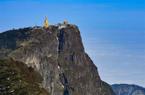 Mount Emei Scenic Area: Majestic Peaks and Mystical Buddhist Wonders!